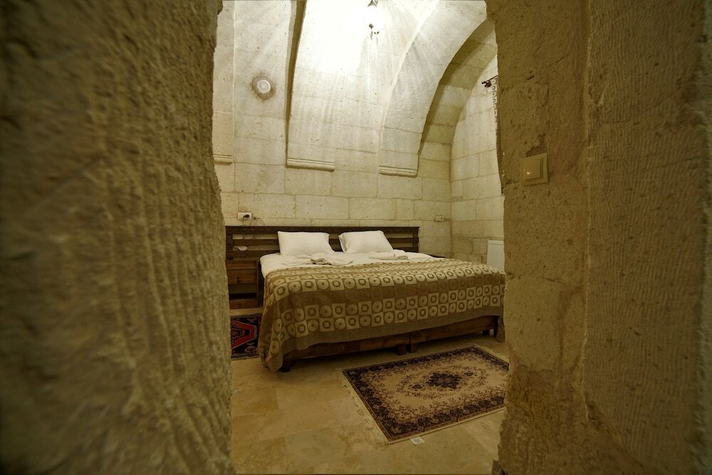 Трёхместный люкс с джакузи Cappadocia Caves Hotel