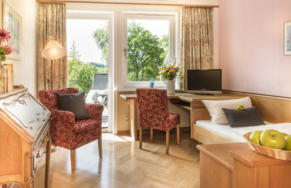 1 Bedroom Standard Single room with balcony Berghotel Hoher Knochen