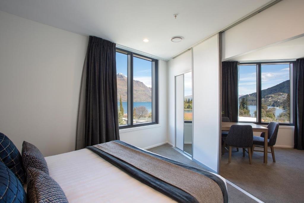 1 Bedroom Apartment with lake view Ramada Queenstown Central