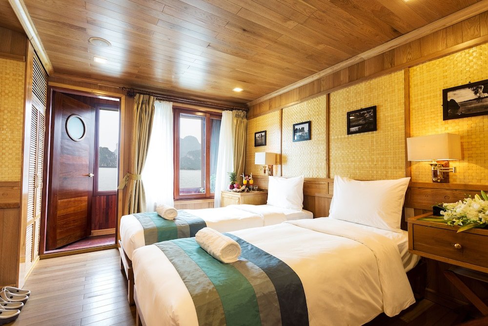 Camera doppia Premium con balcone e con vista mare Bhaya Halong Cruises