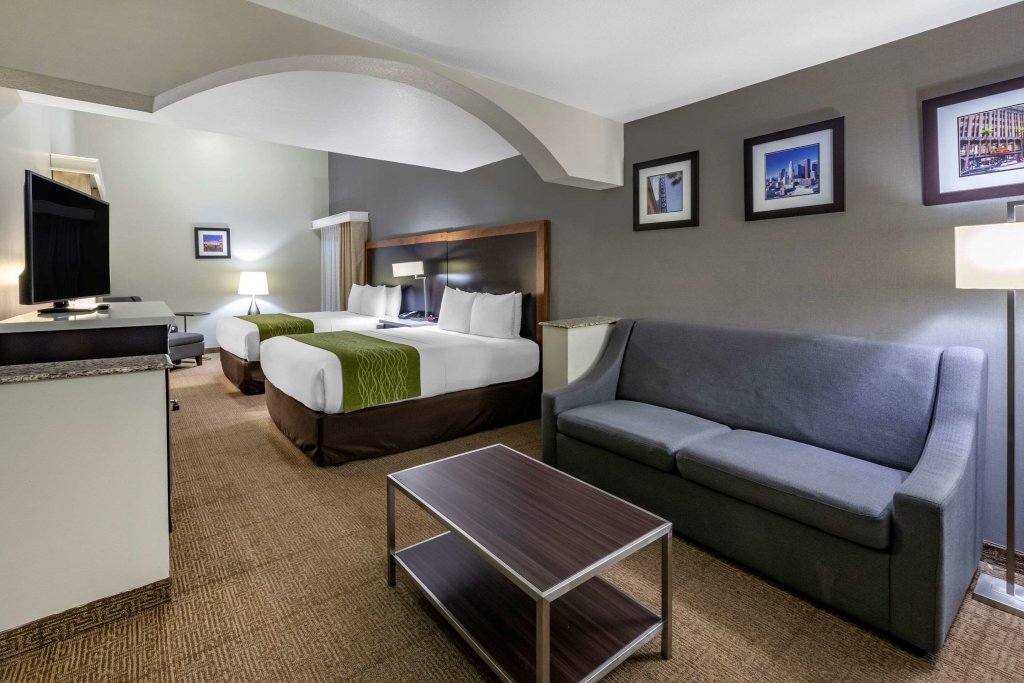 Четырёхместный люкс Comfort Inn & Suites Near Universal - North Hollywood - Burbank