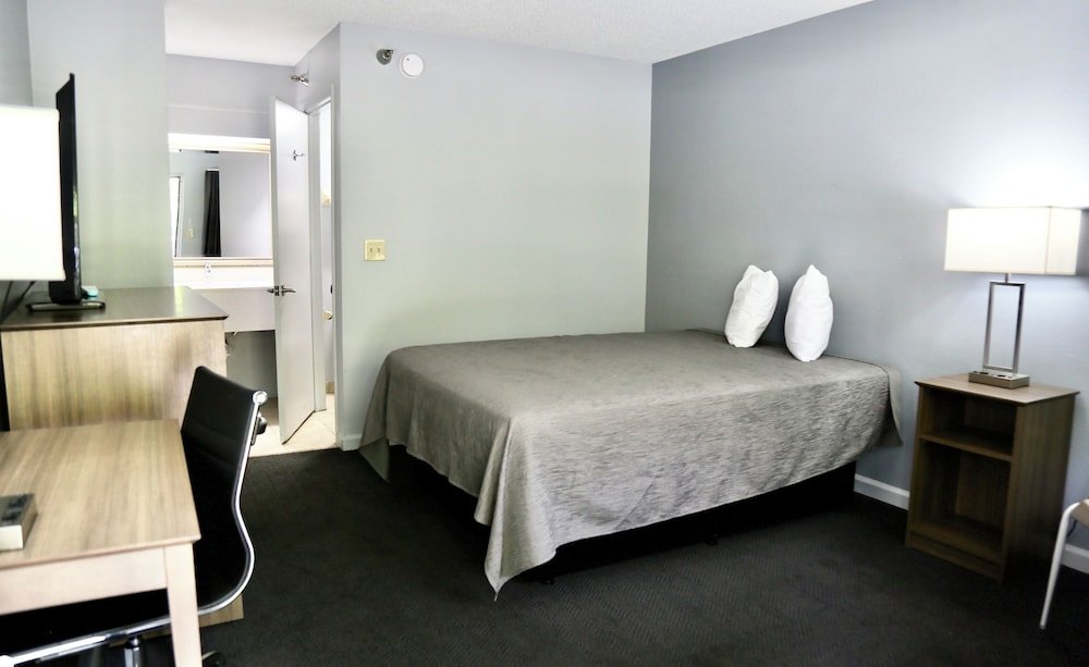 Standard Single room Home Inn & Suites Orlando-Apopka