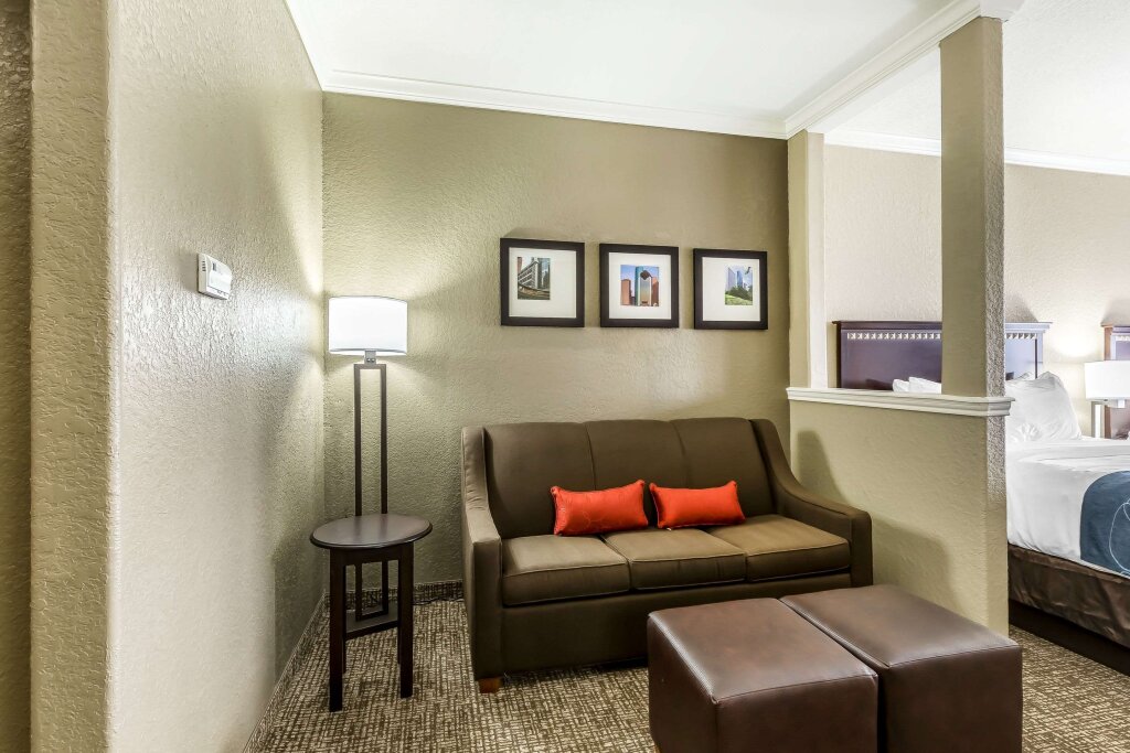 Четырёхместный люкс Comfort Suites Houston IAH Airport - Beltway 8