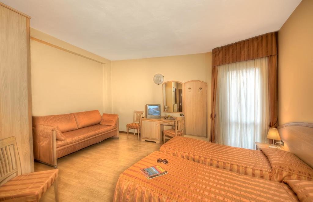 Апартаменты с 2 комнатами Hotel Residence Dei Fiori