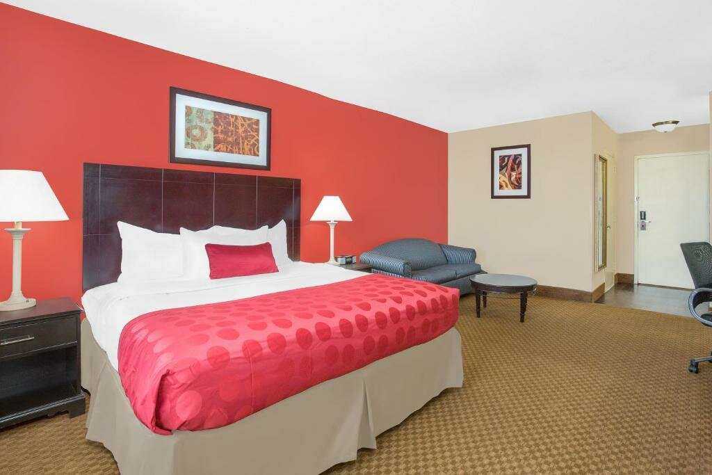 Suite Ramada Plaza by Wyndham Fayetteville Fort Bragg Area