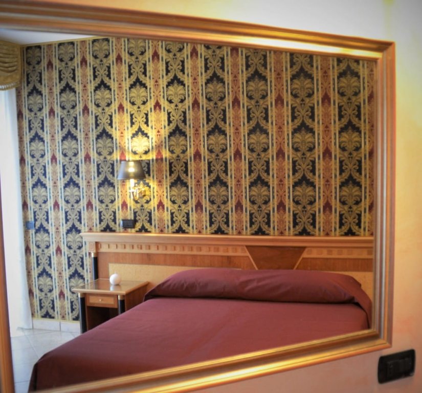 Superior Dreier Zimmer mit Balkon und mit Stadtblick San Giovanni Rotondo Palace - Alihotels