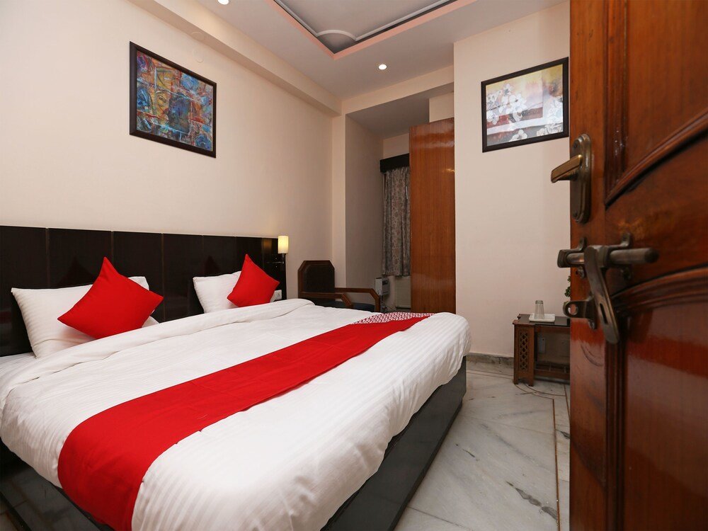 Standard Doppel Zimmer OYO 14390 Hotel Samrat