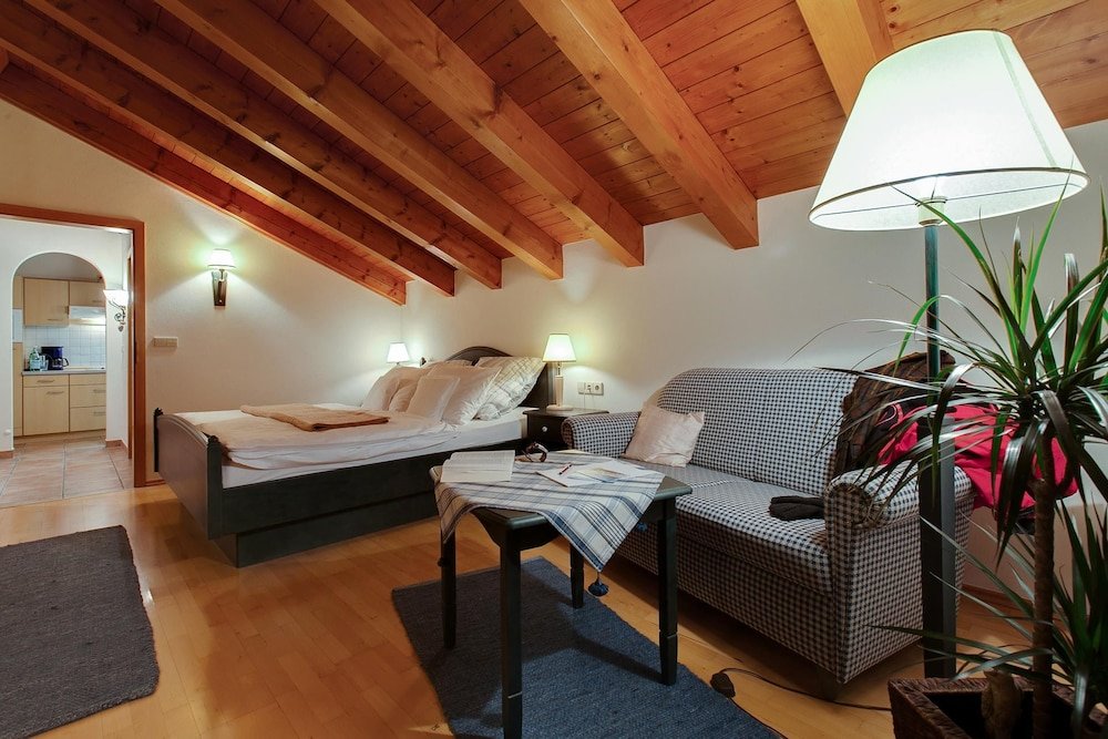 1 Bedroom Apartment with balcony Haus Bergahorn