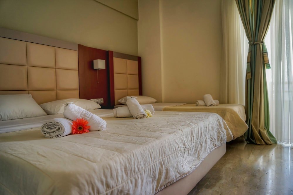 Standard Triple room with balcony and with partial sea view Kokoni Beach Hotel