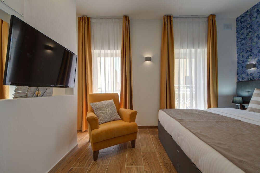 Suite Deluxe Marina Suites & apartments - Self catering