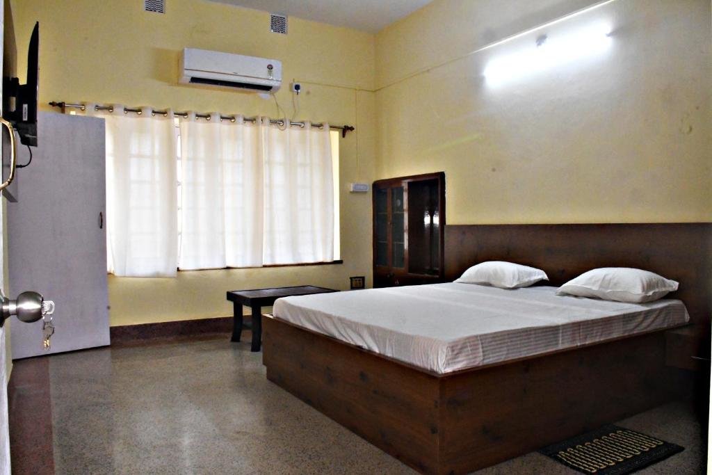 Люкс Deluxe Jhargram Eshani Hotels and Guest House