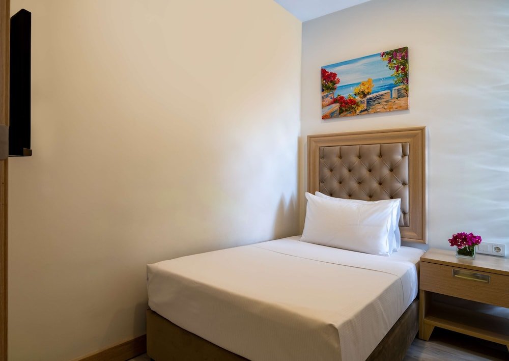 Люкс с 2 комнатами DoubleTree by Hilton Bodrum Marina Vista