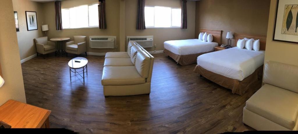 Deluxe suite junior Roy Inn & Suites -Sacramento Midtown