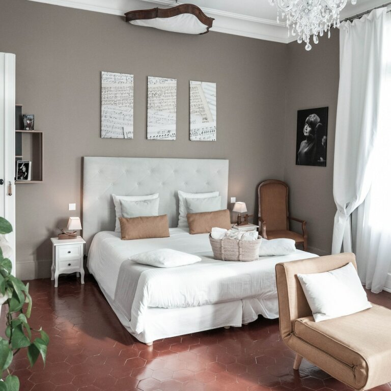 Supérieure chambre La Domitia - Maison d'hôtes, spa, sauna & massages