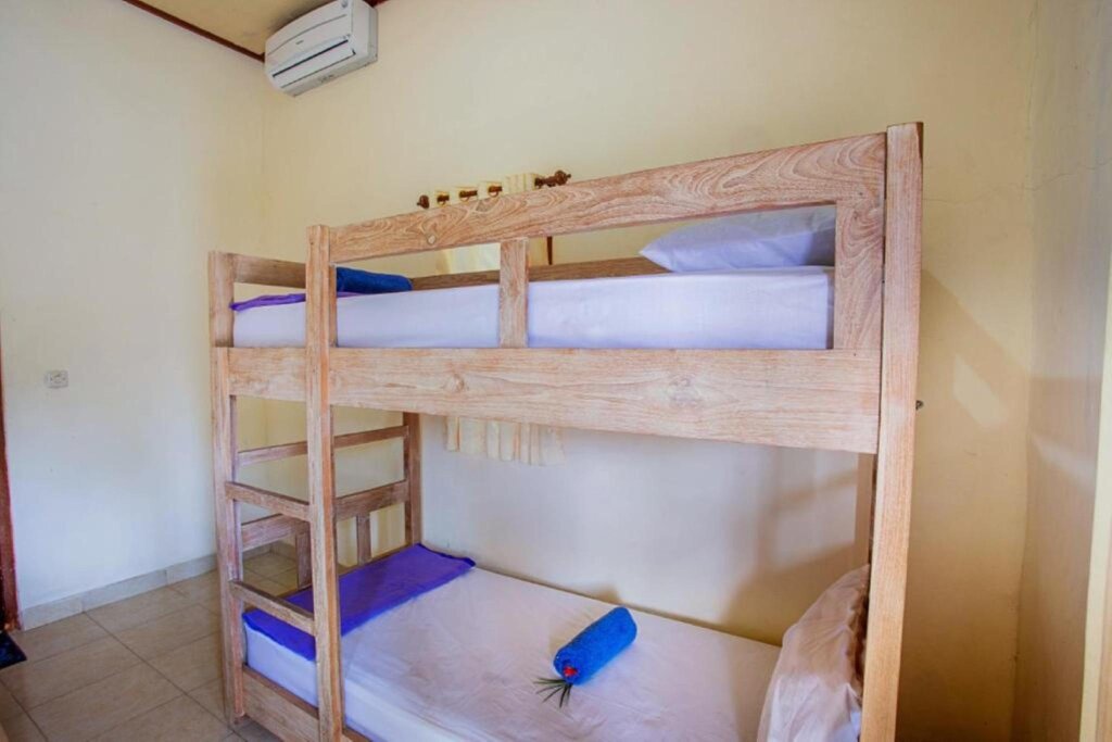 Кровать в общем номере Ceningan Inn Lembongan