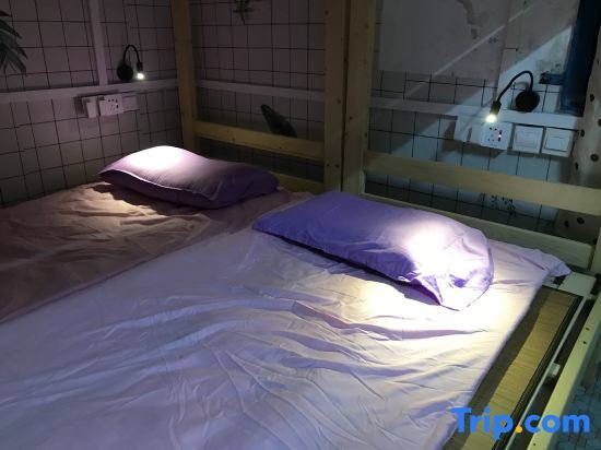 Кровать в общем номере (женский номер) Kwangchowan Hostel