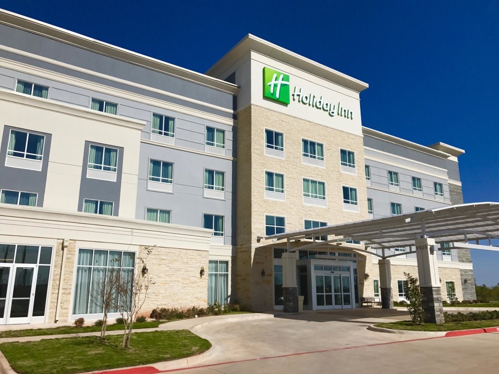 Standard Quadruple room Holiday Inn Abilene - North College Area, an IHG Hotel