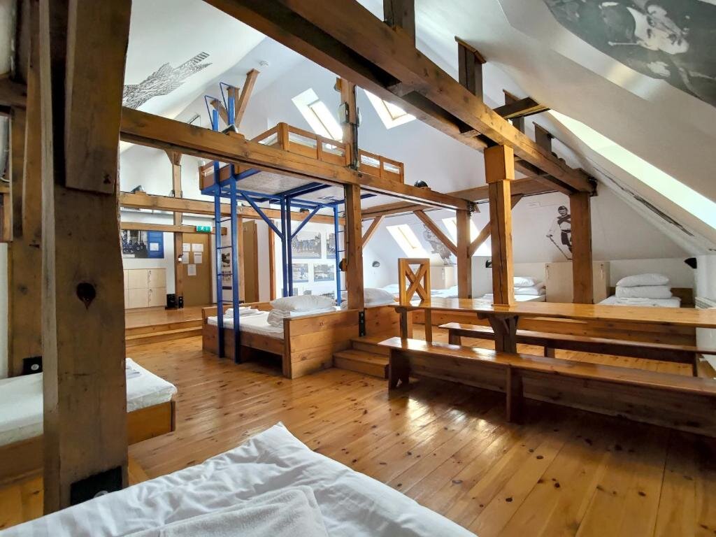 Кровать в общем номере Hostel Młotek i Perlik