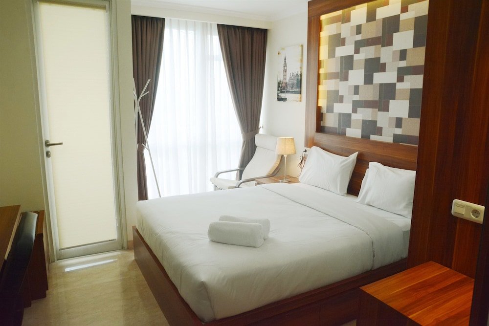 Standard room Warm and Best Studio Menteng Park Apartment