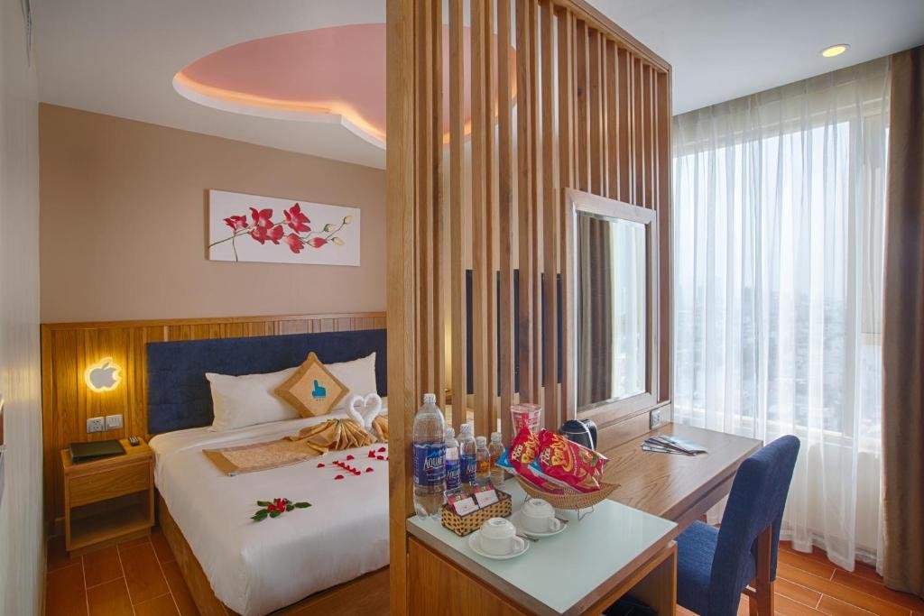Deluxe Double room with partial sea view King's Finger Hotel Da Nang