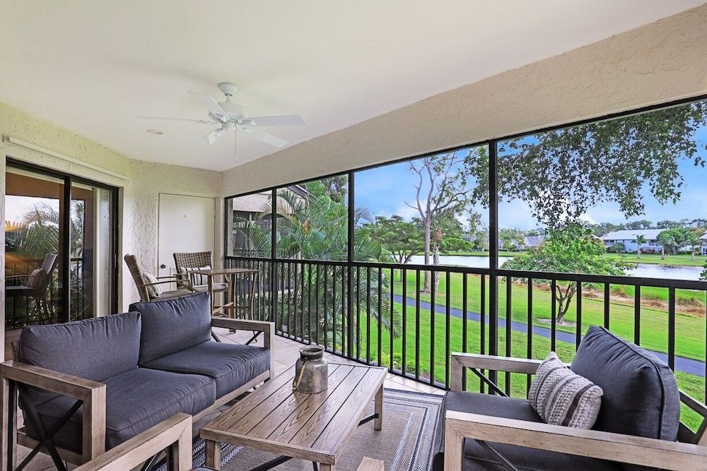 Standard Zimmer Kings Lake Blvd 1804-204 Naples Florida Vacation Rental 2 Bedroom Condo by Redawning