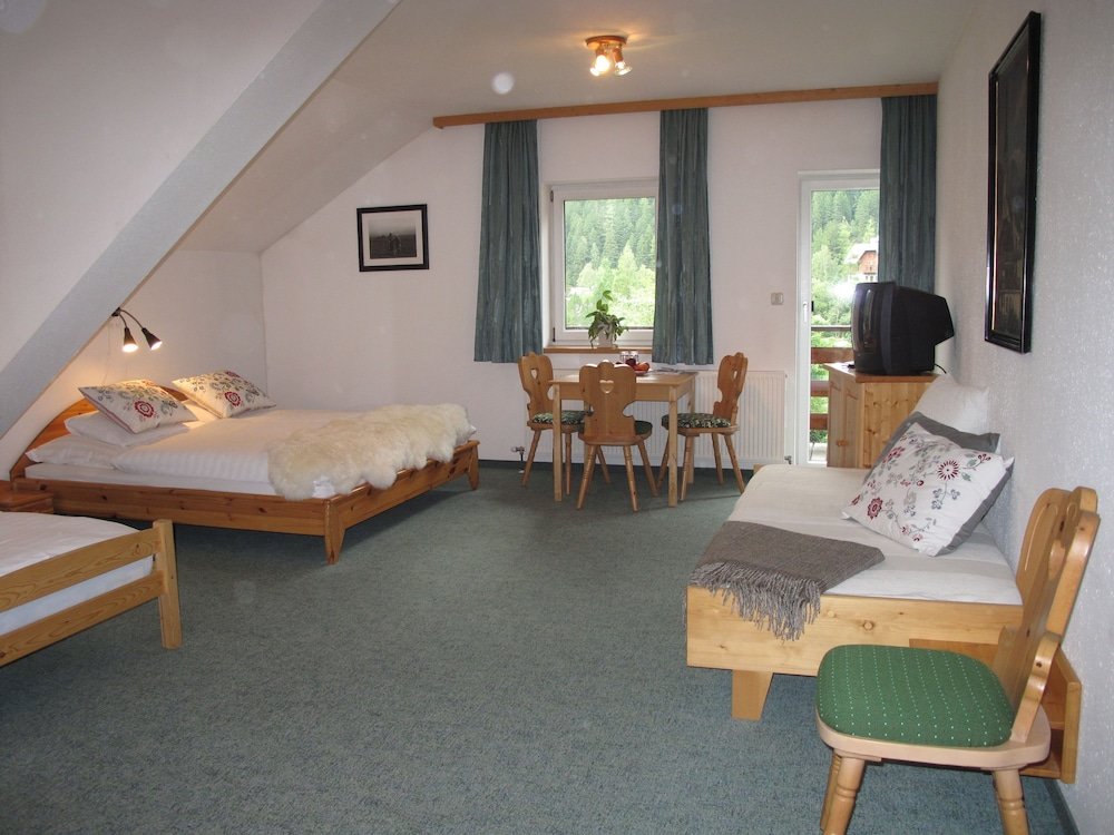 Standard Quadruple room with balcony Ski Lodge Jaktman