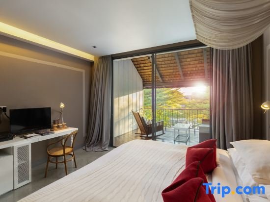 Deluxe Double room with balcony and with river view Sala Lanna Chiang Mai
