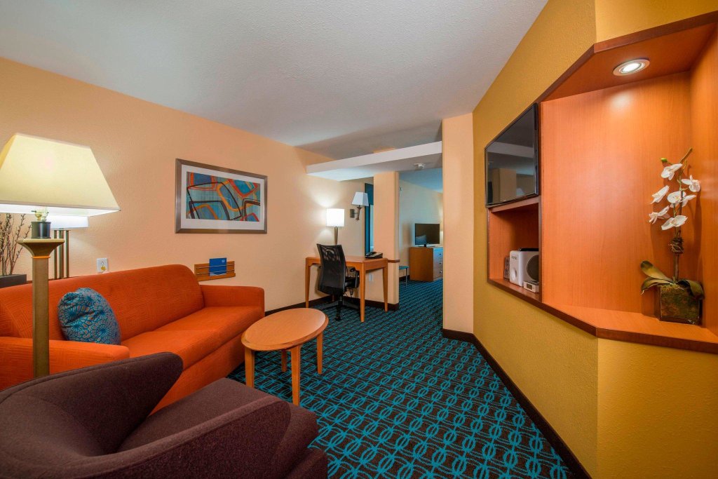 Двухместный люкс c 1 комнатой Fairfield Inn & Suites by Marriott Hinesville Fort Stewart