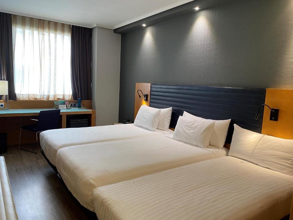Standard with Extra Bed Double room Hotel Silken Indautxu