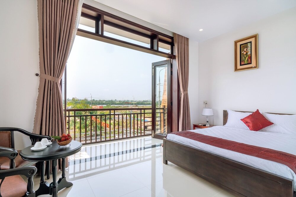 Standard Double room with balcony Gia Phát
