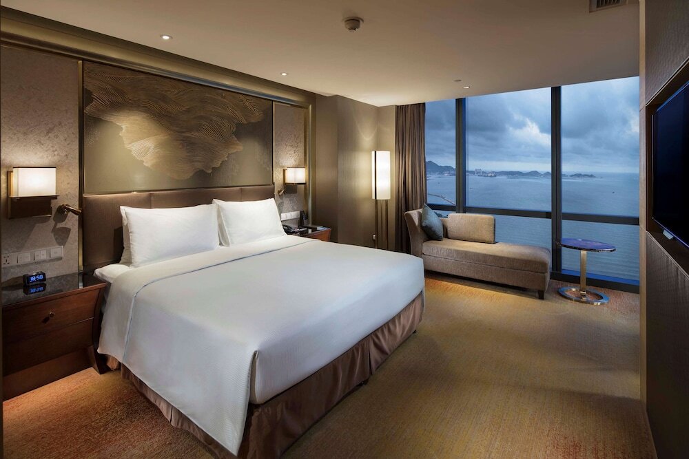 Двухместный номер Deluxe Executive с видом на море Hilton Yantai