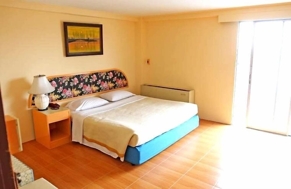 Standard Double room with balcony Queen Pattaya Hotel