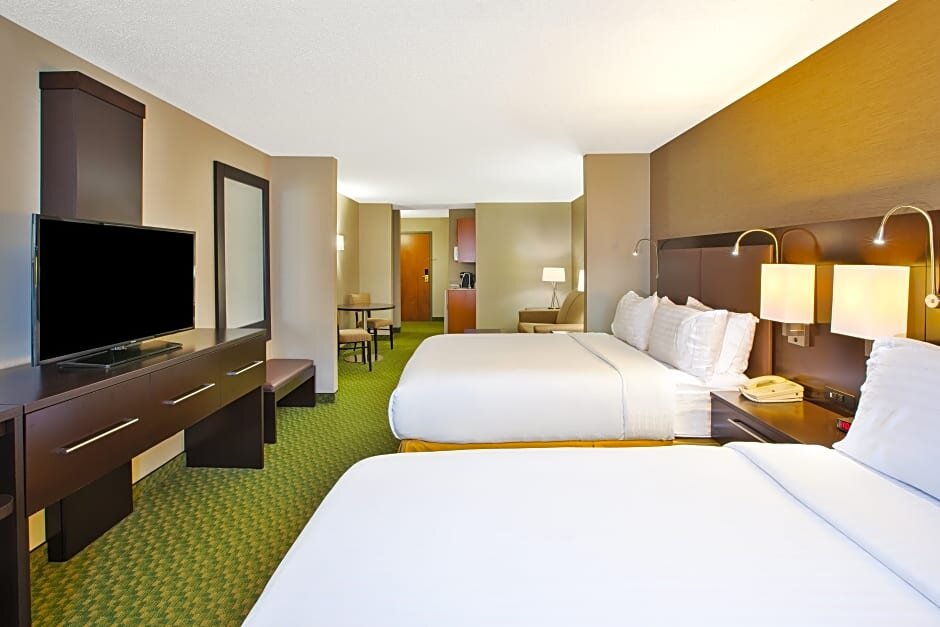Семейный люкс Holiday Inn Express Hotel & Suites Bryan-Montpelier, an IHG Hotel