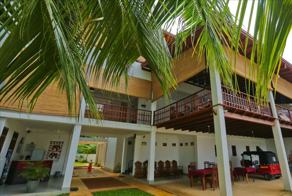 Аралия отель шри. Unawatuna Beach Resort Галле, Sri Lanka, Galle, Unawatuna, Galle. Holiday Inn Unawatuna 3 Шри-Ланка. Джой Резорт Унаватуна. Шри-Ланка Joes Resort Unawatuna 2023.