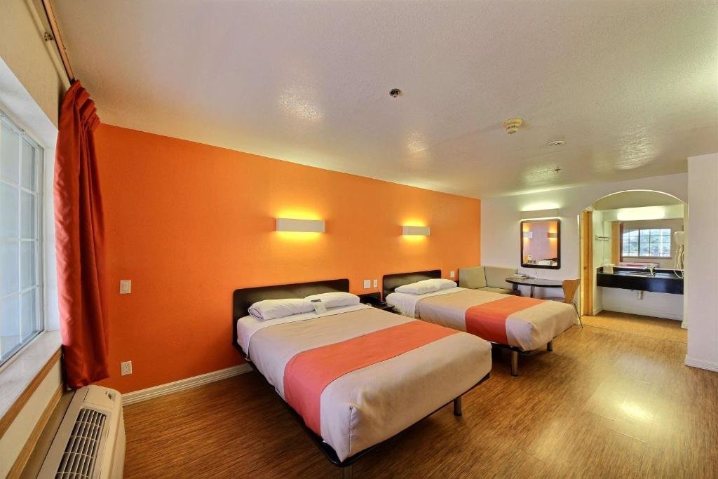 Standard Doppel Zimmer Motel 6-Edinburg, TX