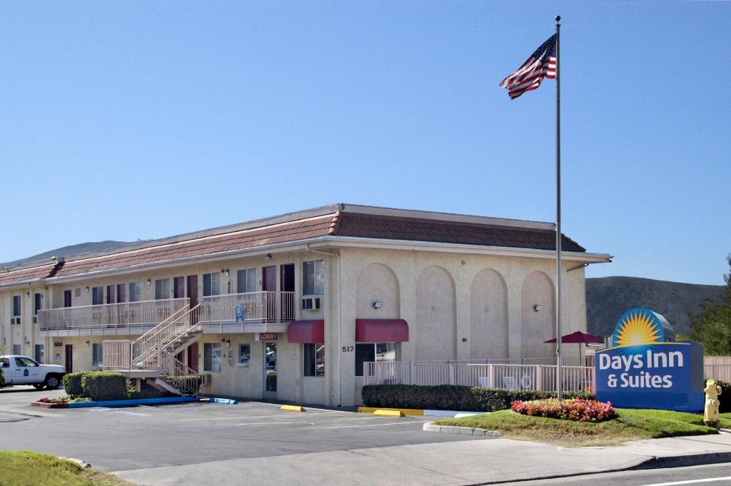 Double Suite Days Inn by Wyndham San Marcos