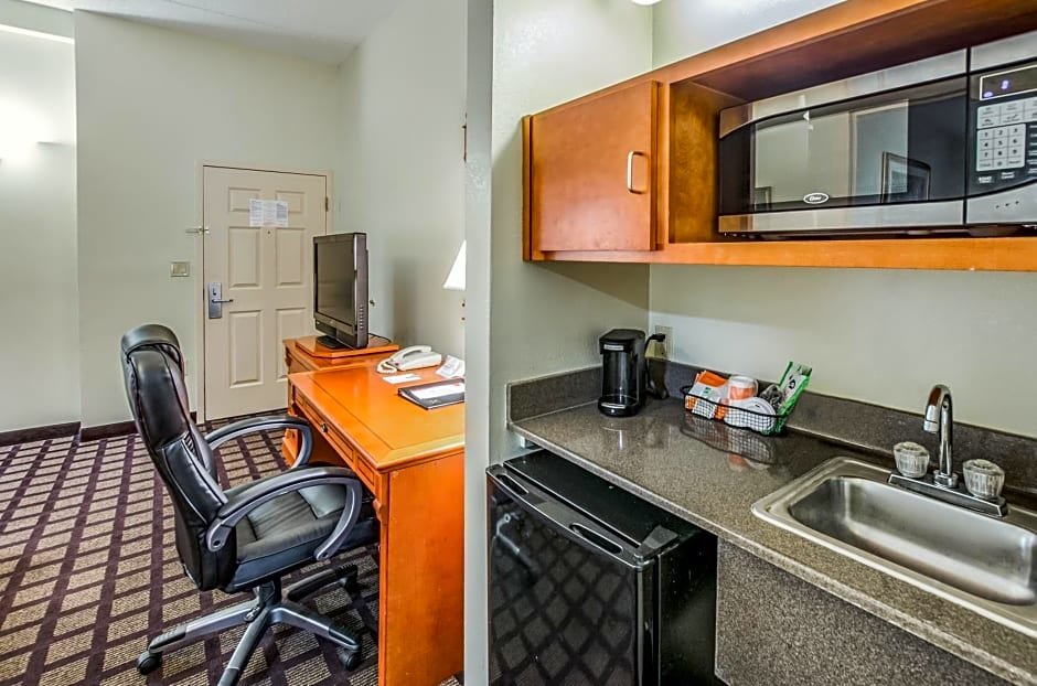Suite Holiday Inn Express Hotel & Suites Savannah-South