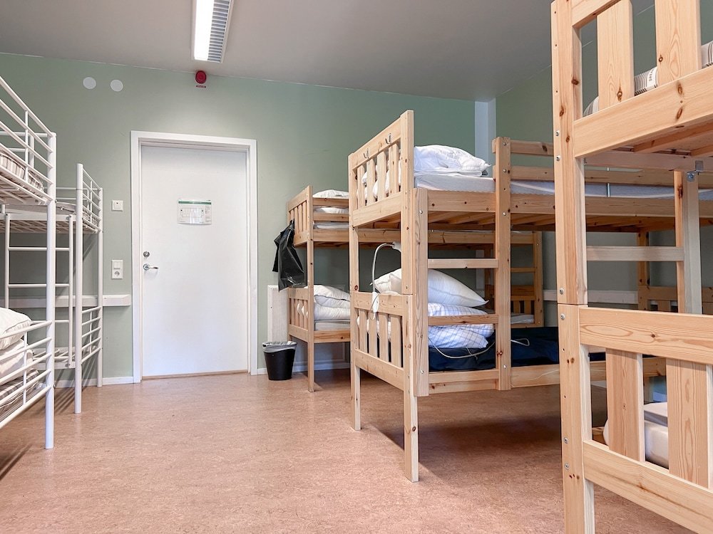 Кровать в общем номере Krongården Vandrarhem