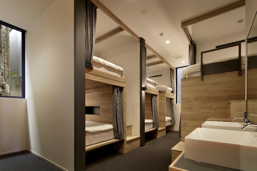 Кровать в общем номере (женский номер) Piece Hostel Sanjo