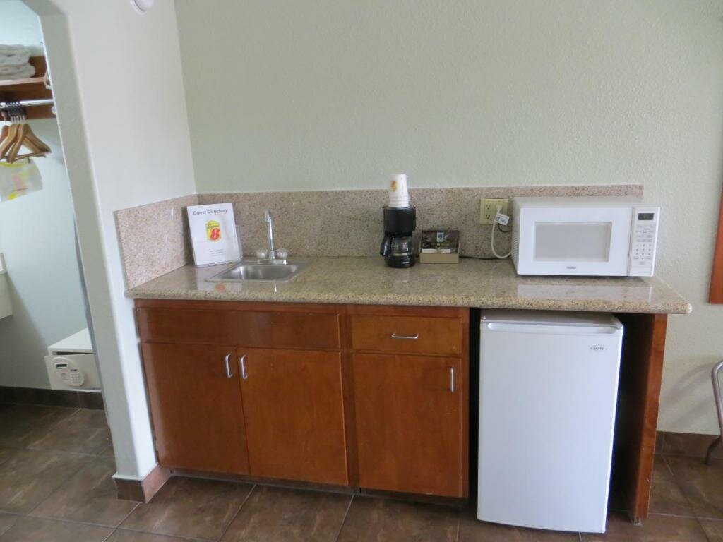 Suite Super 8 by Wyndham South Padre Island