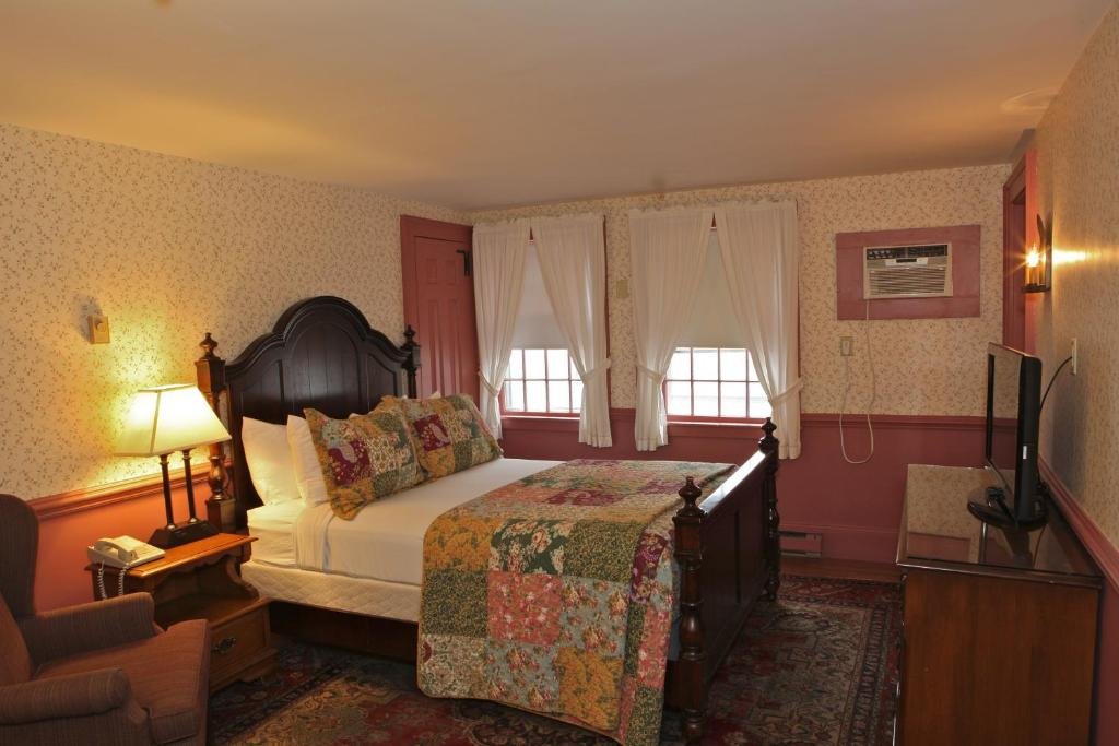 Deluxe room Publick House Historic Inn and Country Motor Lodge