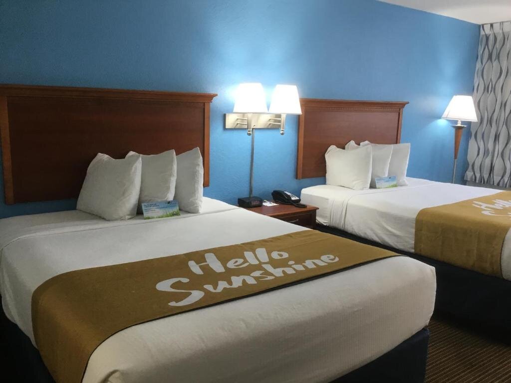 Двухместный номер Standard Days Inn & Suites by Wyndham Tallahassee Conf Center I-10