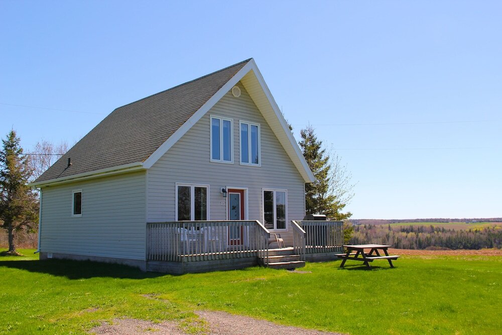 2 Bedrooms Executive Cottage with partial ocean view Swept Away Cottages