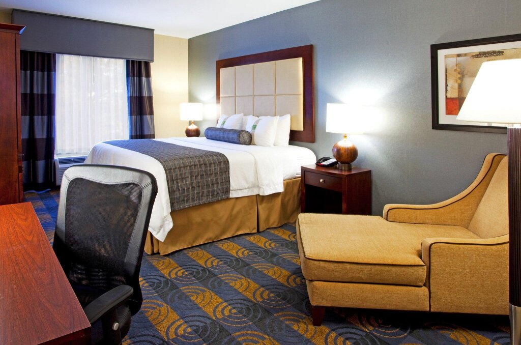 Номер Standard Holiday Inn Hotel & Suites Stockbridge-Atlanta I-75, an IHG Hotel