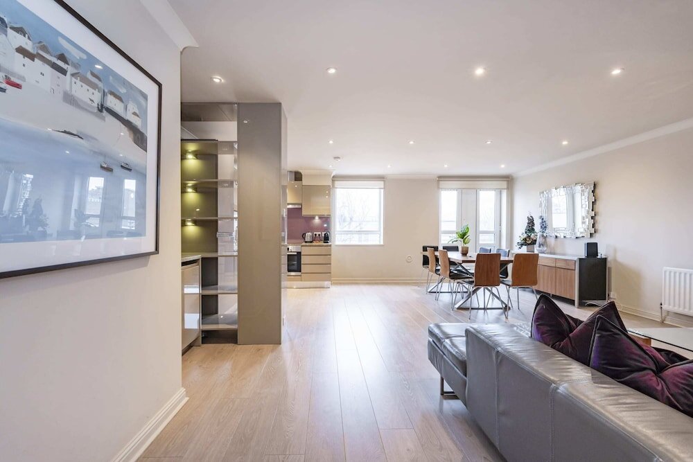 Apartment Beautiful 3-bed in the Heart of London With Parking-hosted by Sweetstay