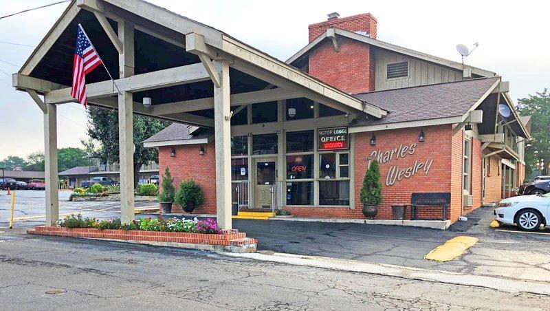 Cama en dormitorio compartido Charles Wesley Motor Lodge