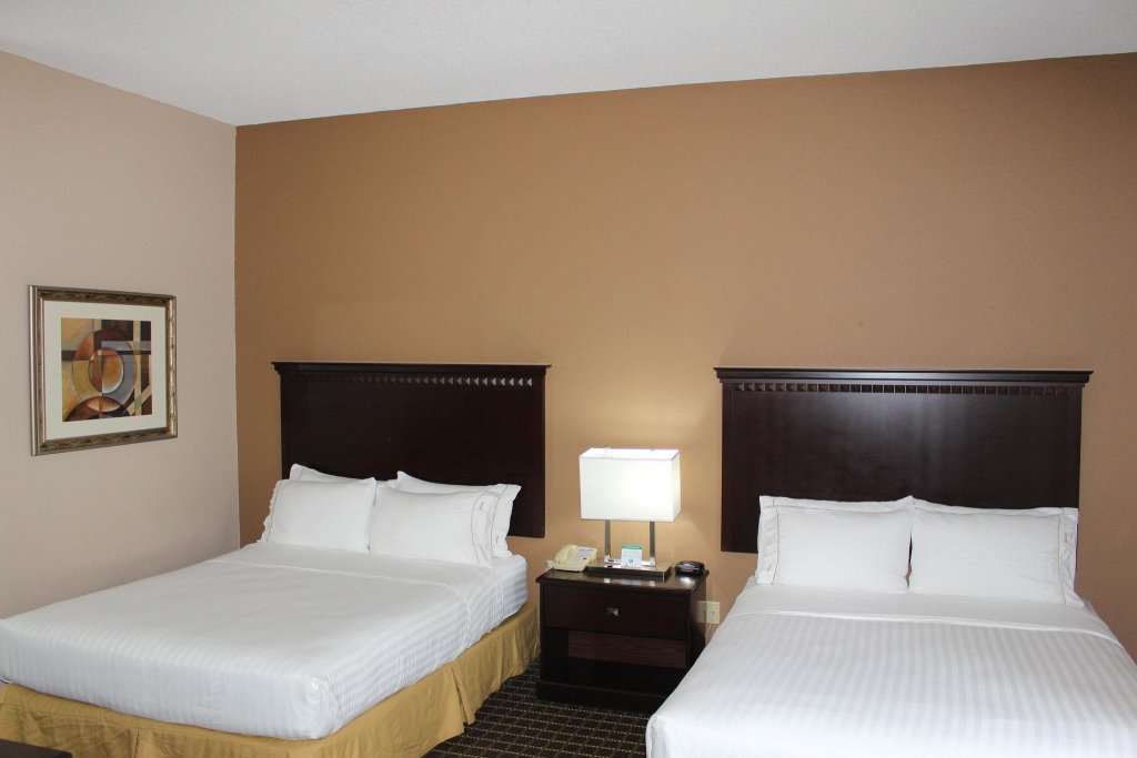 Camera quadrupla Standard Holiday Inn Express Kansas City Liberty Missouri, an IHG Hotel