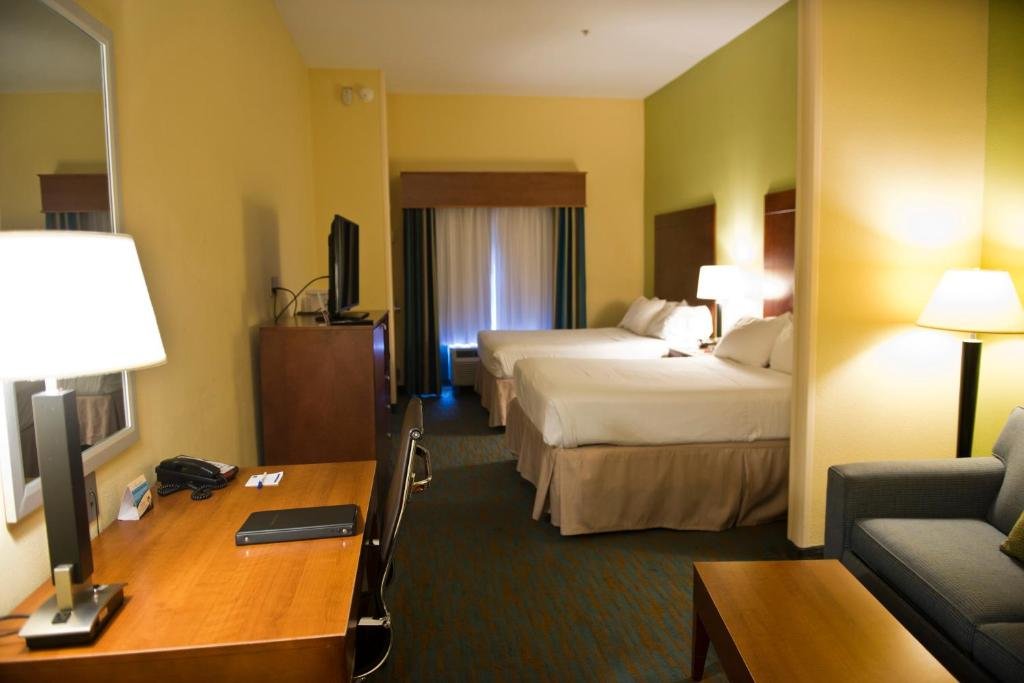 Двухместный номер Standard Holiday Inn Express Hotel & Suites Atlanta East - Lithonia, an IHG Hotel