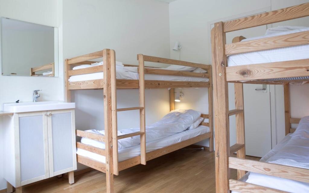 Cama en dormitorio compartido (dormitorio compartido masculino) Hovdetun - Gjøvik Vandrerhjem - Hostel