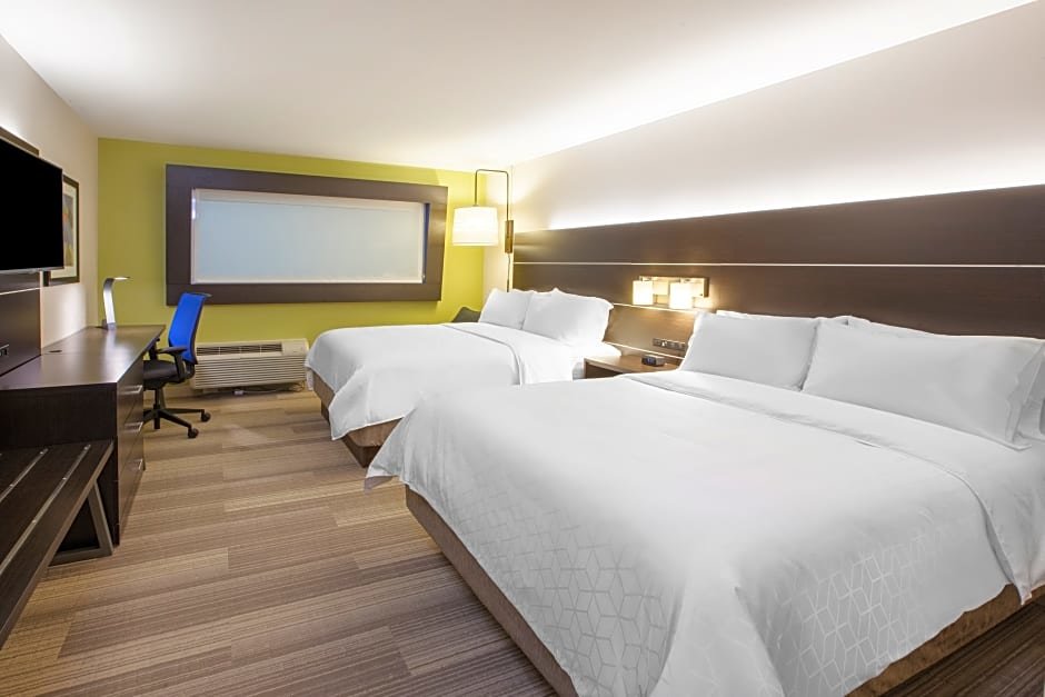 Четырёхместный люкс c 1 комнатой Holiday Inn Express Hotel & Suites Murray, an IHG Hotel